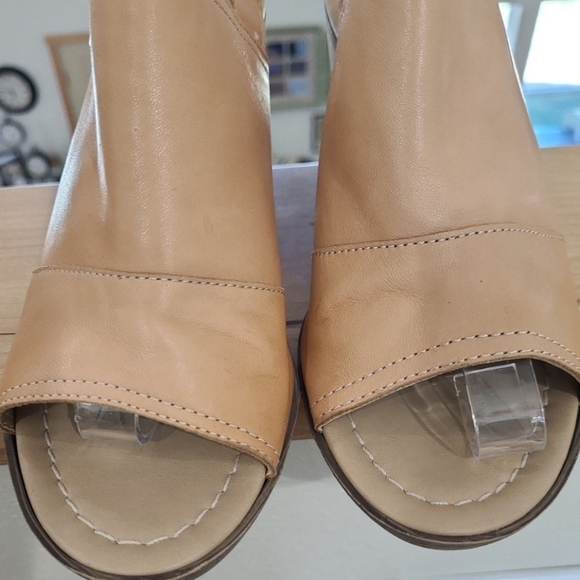 Sophia Milano womens size 7.5  Tan Leather Sling back Sandal made I. ITALY - Picture 3 of 11